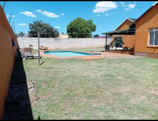 3 BEDROOM HOUSE FOR SALE IN GROENEWEIDE